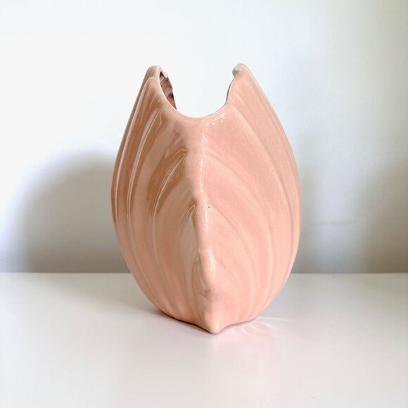 HYALYN POTTERY CLAMSHELL VASE 438 MADE IN USA PALE PEACH - Picture 4 of 9